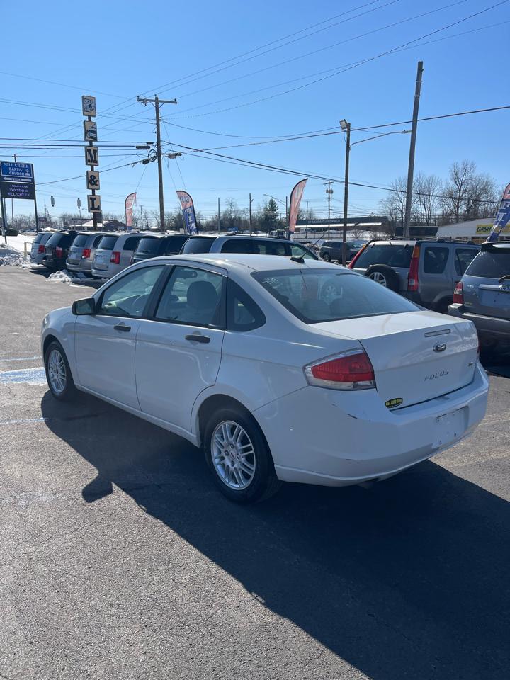 Ford Focus 4dr Sdn SE 2010