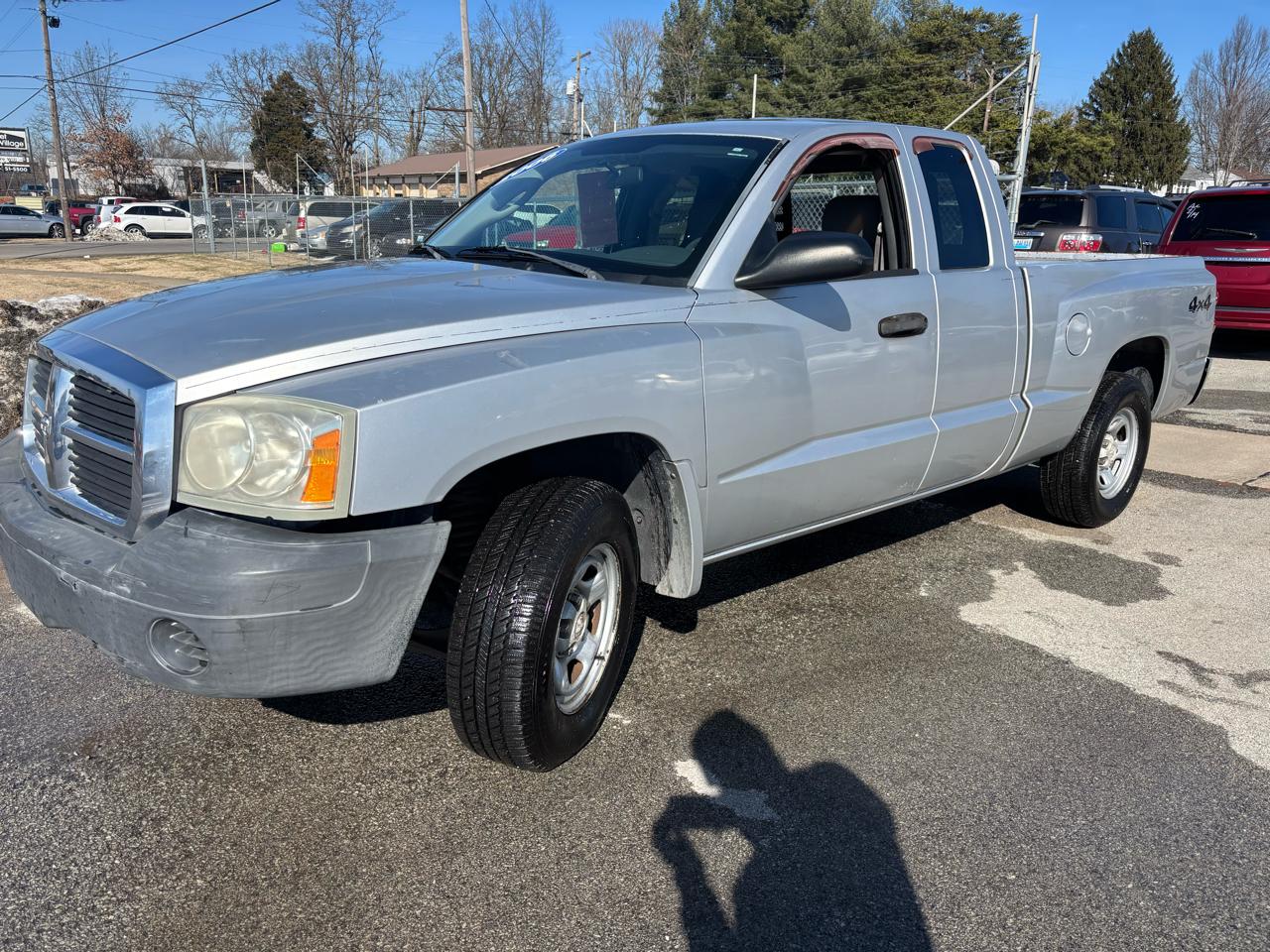 2006 Dodge Dakota 2dr Club Cab 131 4WD ST
