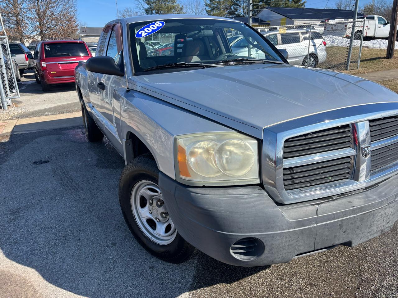 Dodge Dakota 2dr Club Cab 131 4WD ST 2006