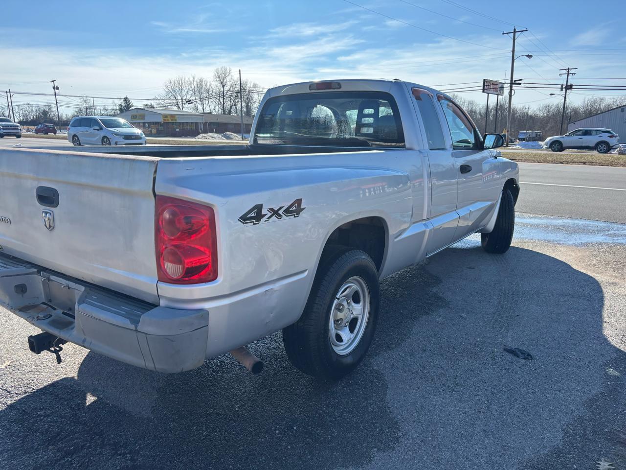 Dodge Dakota 2dr Club Cab 131 4WD ST 2006