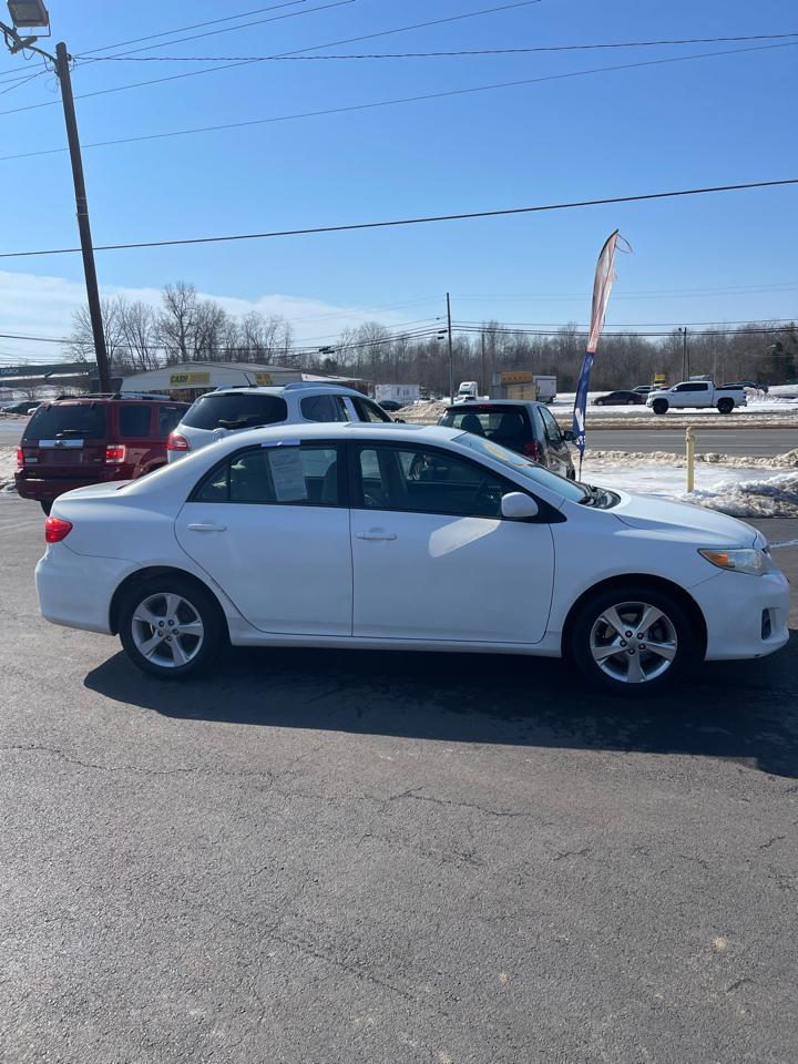 Toyota Corolla 4dr Sdn Man L (Natl) 2012