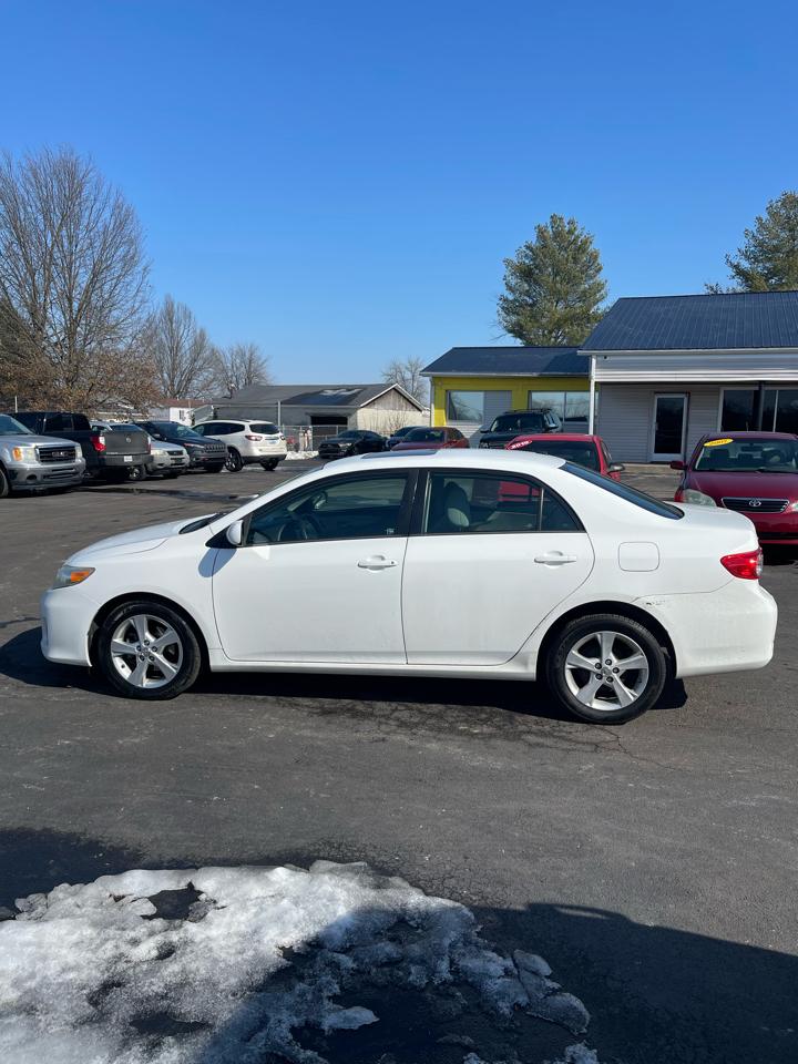 Toyota Corolla 4dr Sdn Man L (Natl) 2012