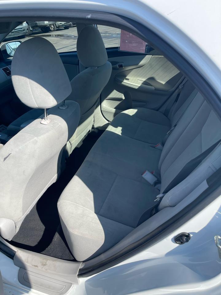 Toyota Corolla 4dr Sdn Man L (Natl) 2012