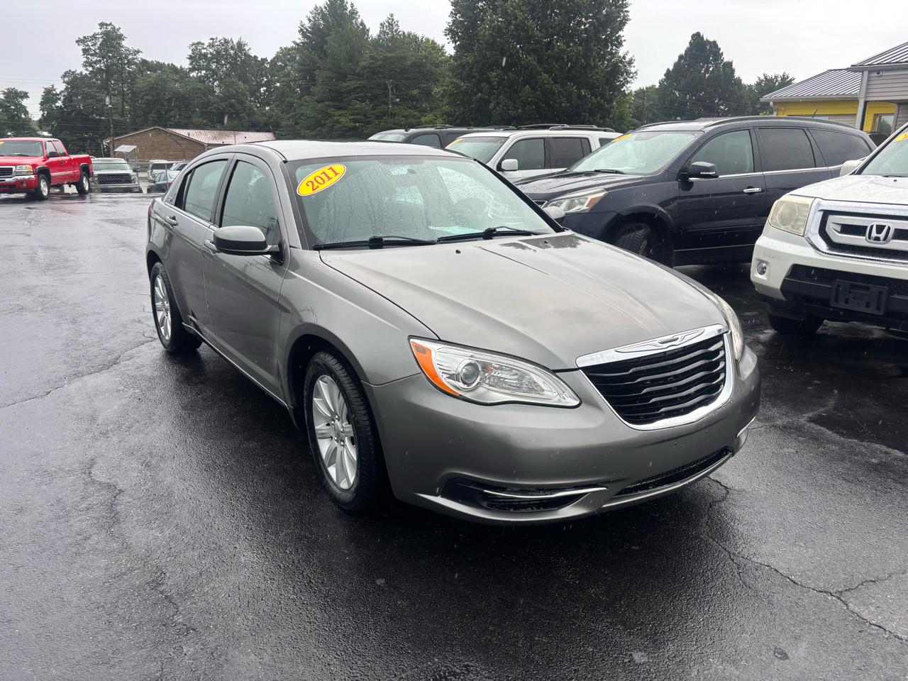 Chrysler 200 4dr Sdn Touring 2011