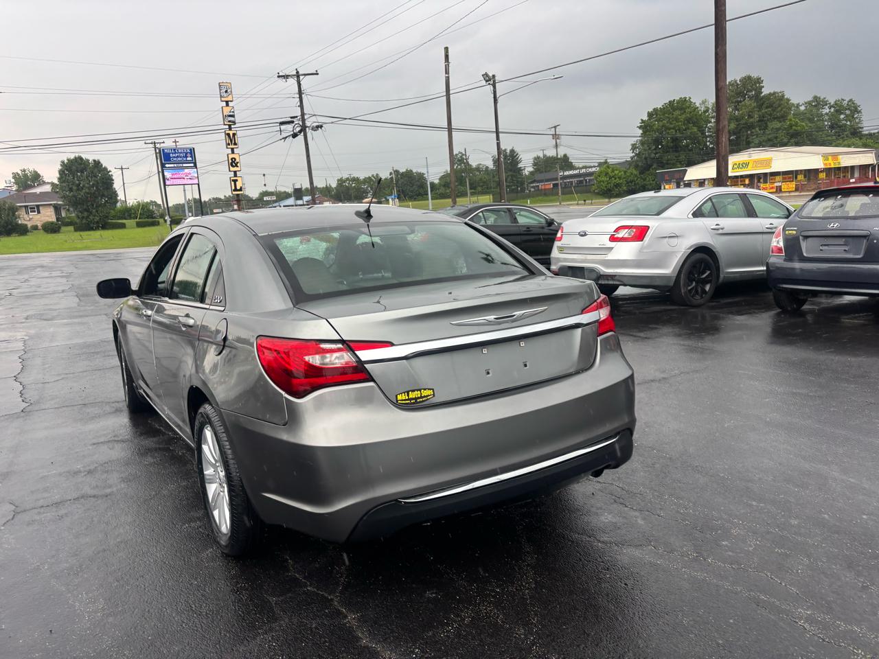 Chrysler 200 4dr Sdn Touring 2011