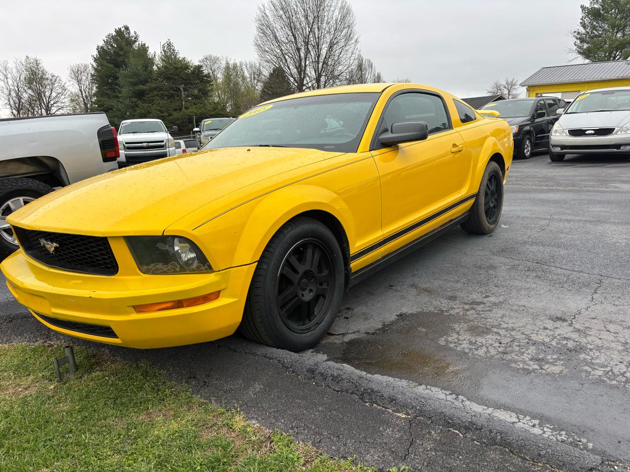 2005 Ford Mustang 2dr Cpe Deluxe