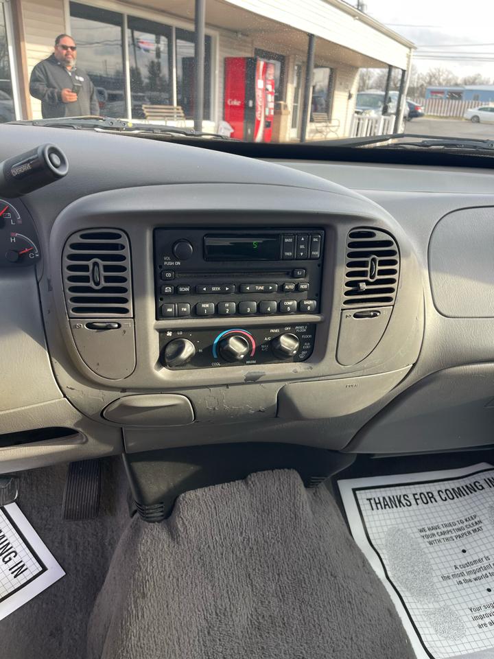 Ford F-150 SuperCrew 139" XLT 2003