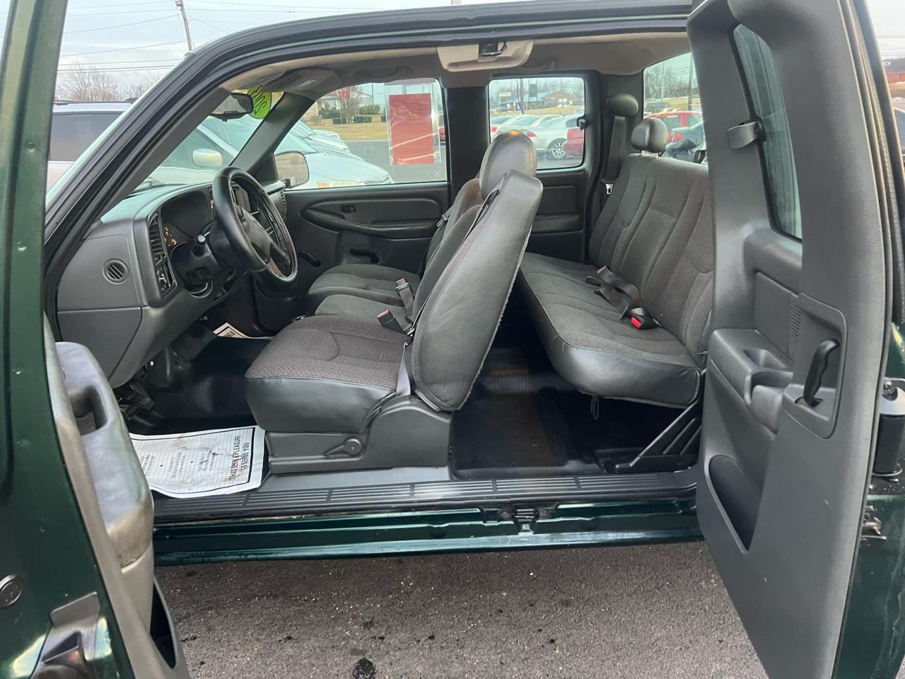 Chevrolet Silverado 1500 Ext Cab 143.5" WB Work Truck 2003