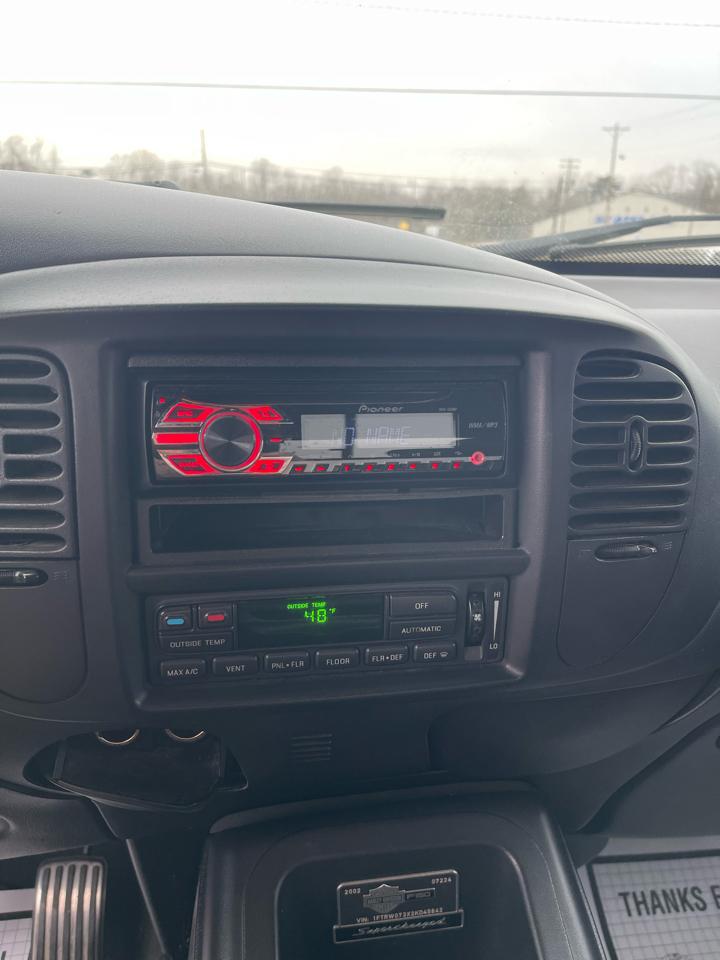 Ford F-150 SuperCrew 139" Harley Davidson 2002