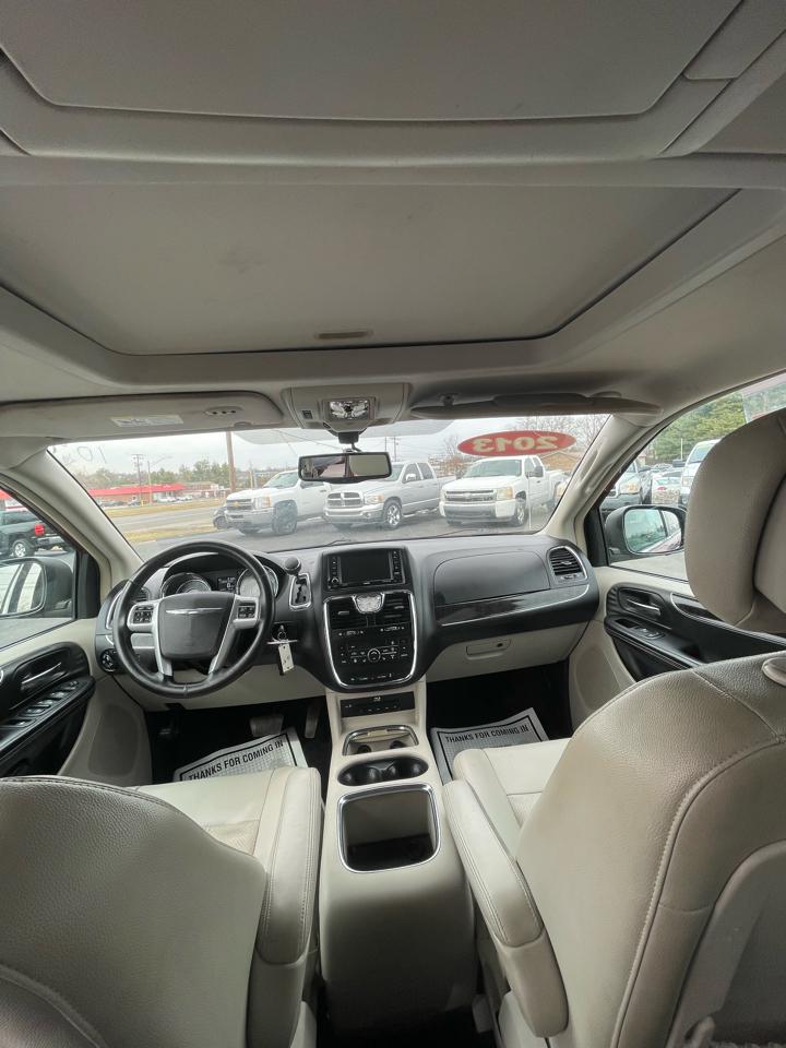 Chrysler Town & Country 4dr Wgn Touring-L 2013