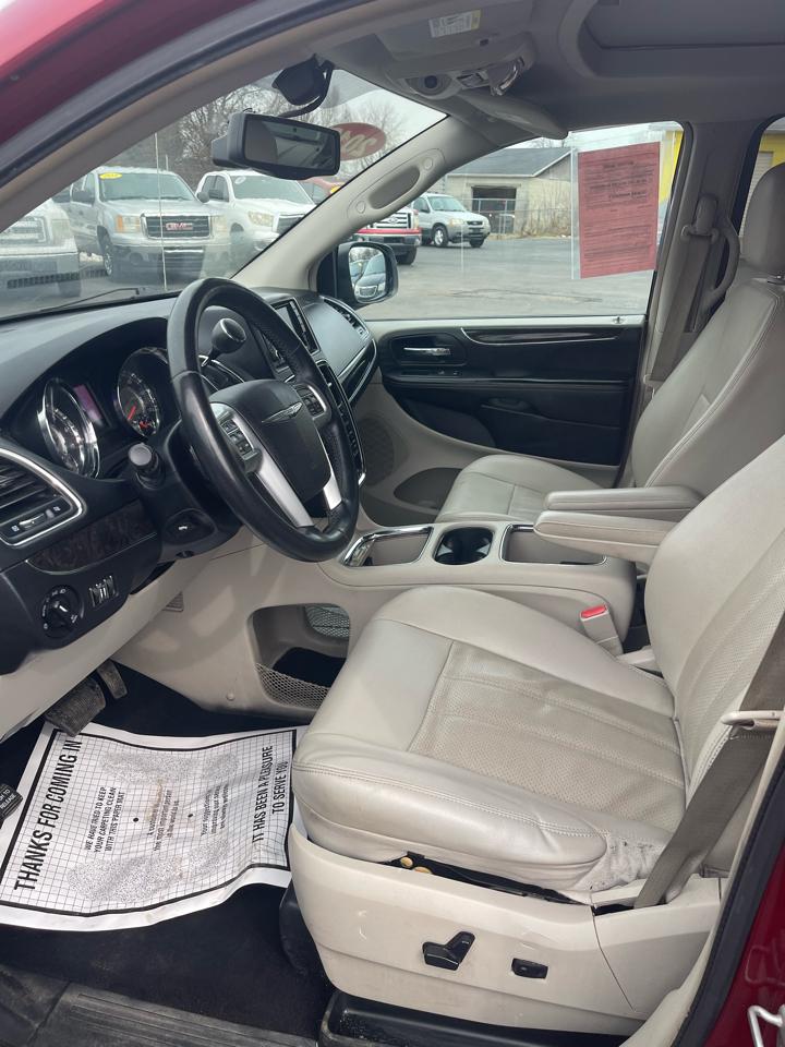 Chrysler Town & Country 4dr Wgn Touring-L 2013