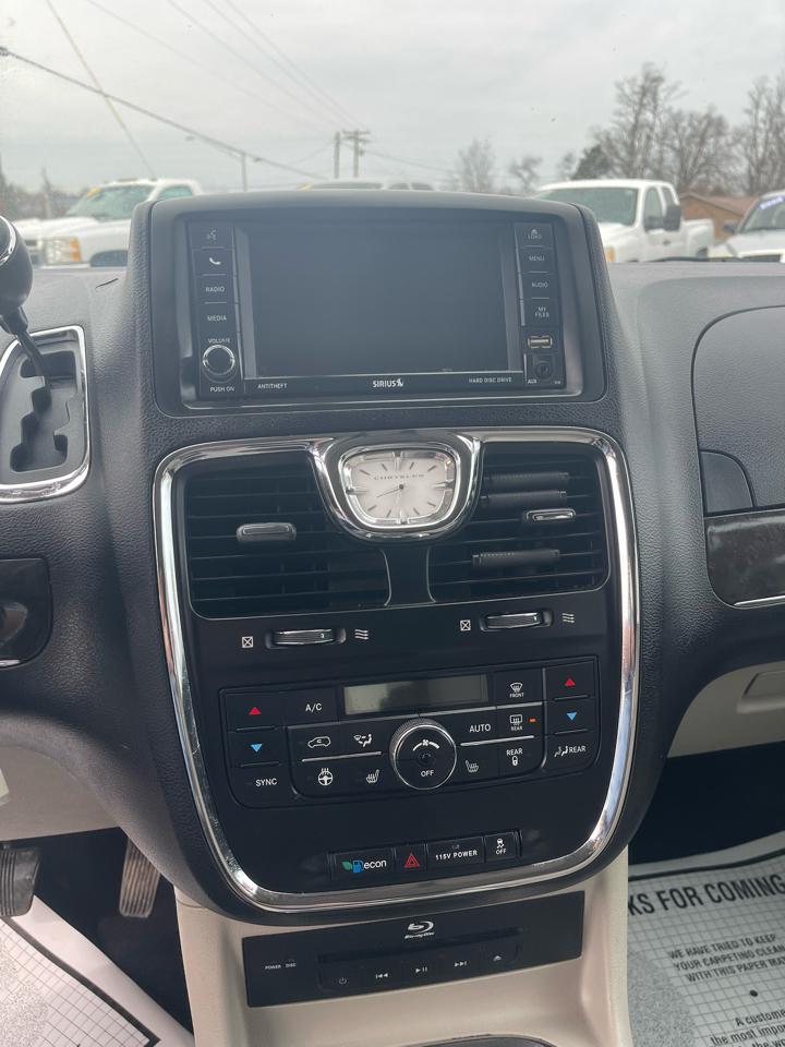 Chrysler Town & Country 4dr Wgn Touring-L 2013