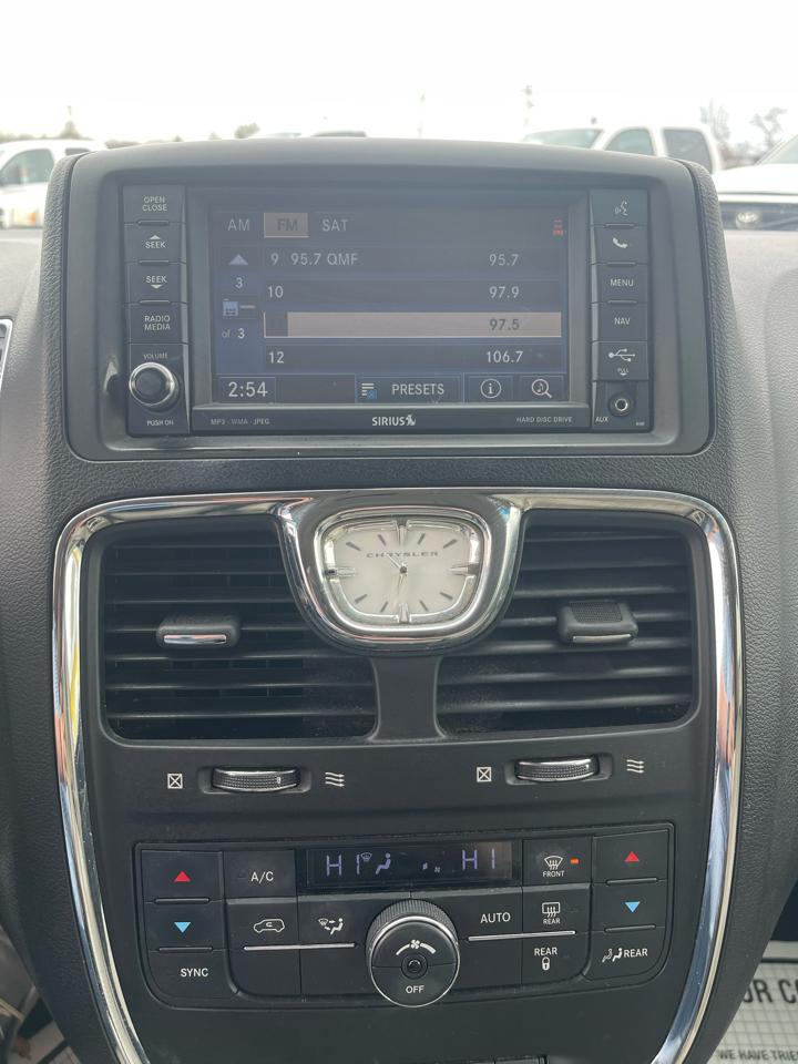 Chrysler Town & Country 4dr Wgn Touring 2012