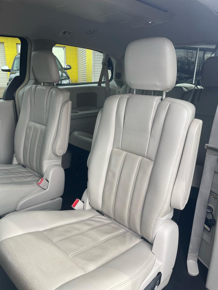 Chrysler Town & Country 4dr Wgn Touring 2012