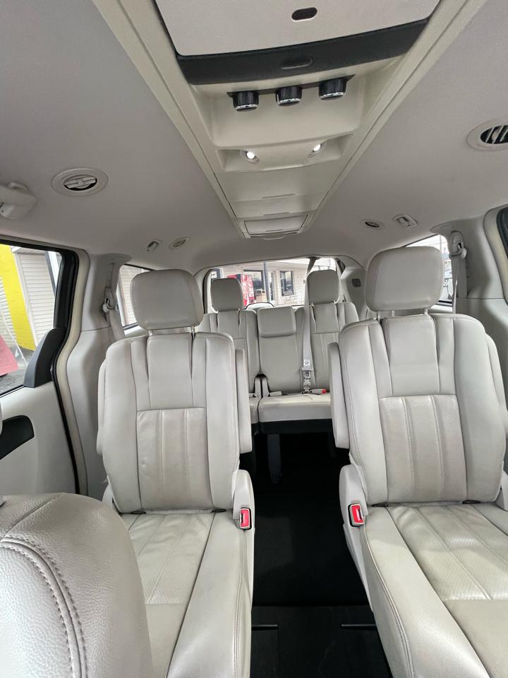 Chrysler Town & Country 4dr Wgn Touring 2012