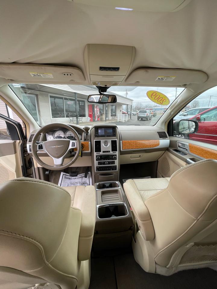 Chrysler Town & Country 4dr Wgn Limited 2009