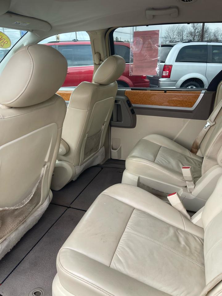 Chrysler Town & Country 4dr Wgn Limited 2009