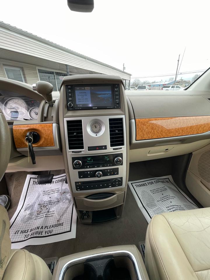 Chrysler Town & Country 4dr Wgn Limited 2009