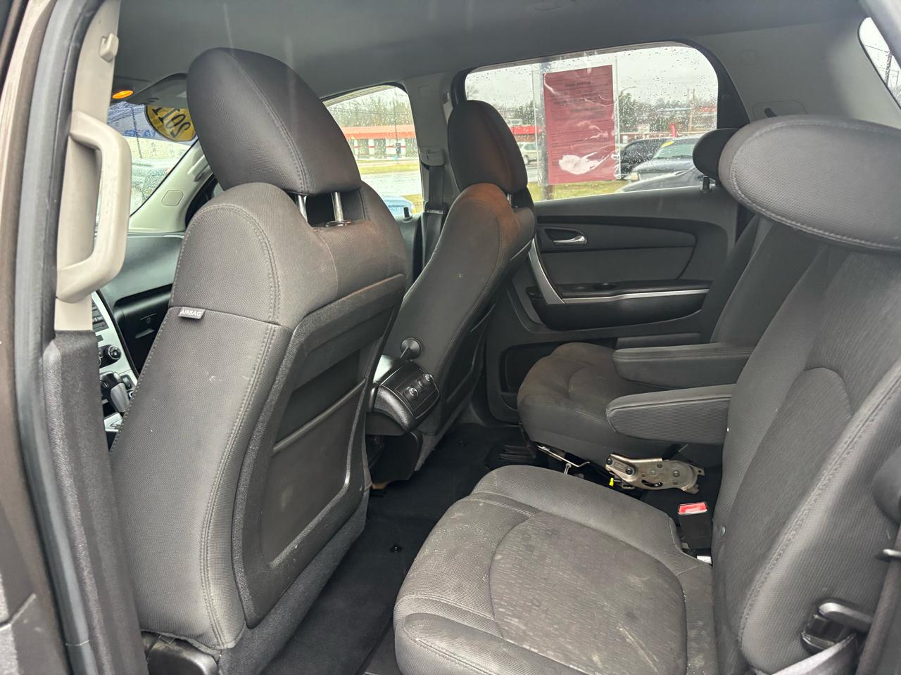 GMC Acadia FWD 4dr SLE 2011