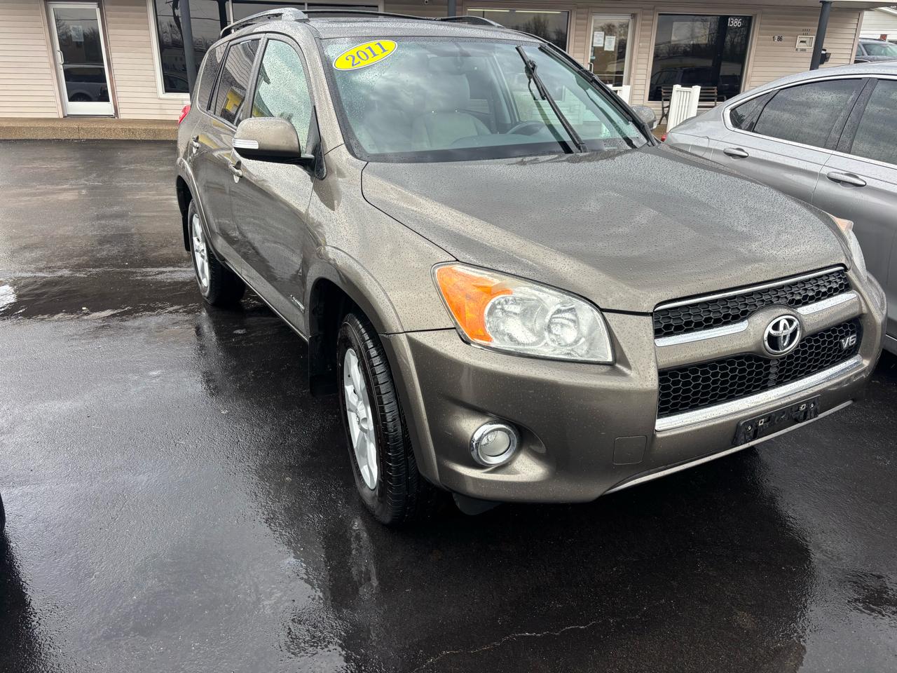 Toyota RAV4 4WD 4dr V6 5-Spd AT Ltd (Natl) 2011