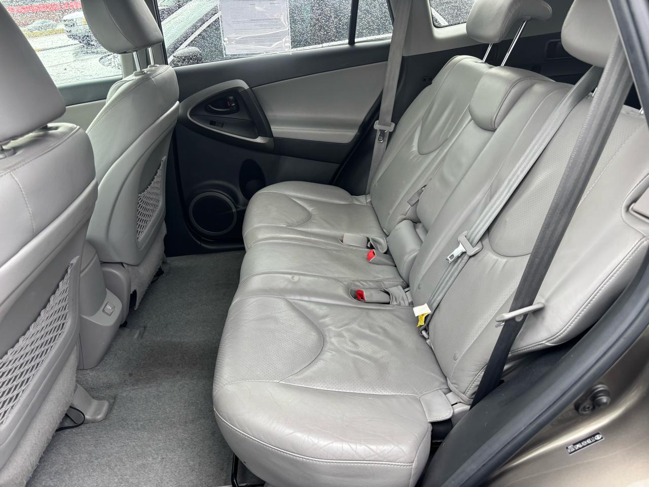 Toyota RAV4 4WD 4dr V6 5-Spd AT Ltd (Natl) 2011