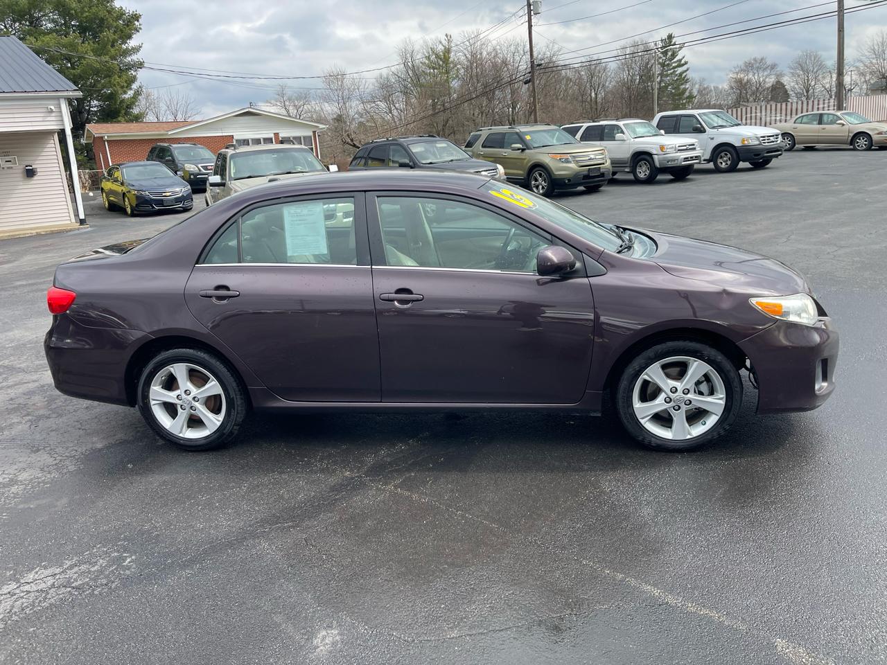 Toyota Corolla 4dr Sdn Man L (Natl) 2013