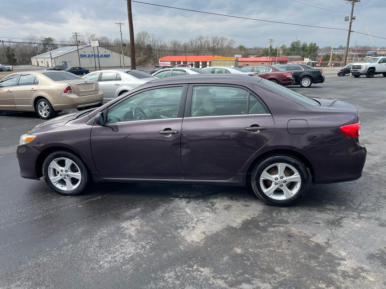 Toyota Corolla 4dr Sdn Man L (Natl) 2013