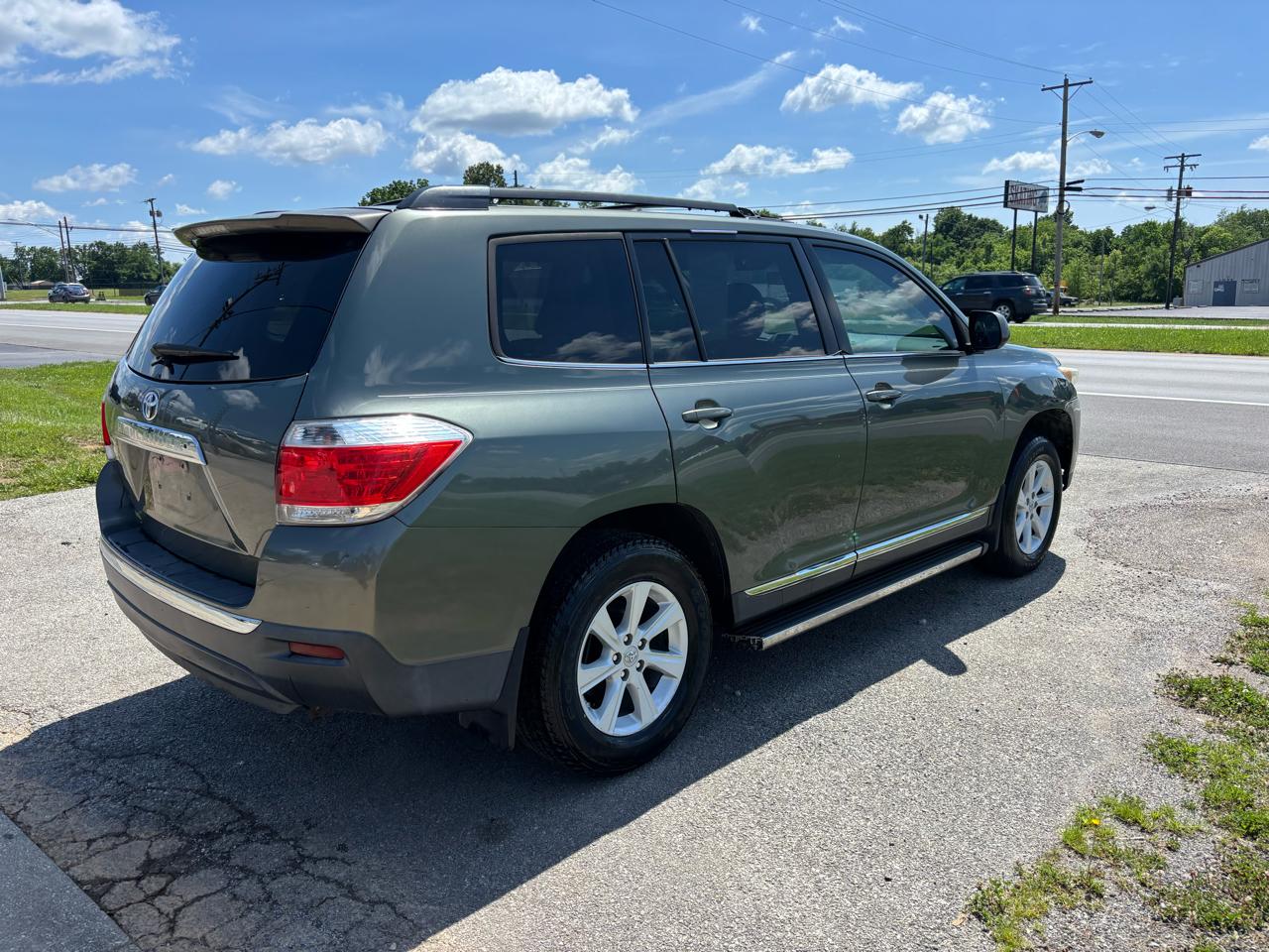 Toyota Highlander FWD 4dr I4 (Natl) 2013