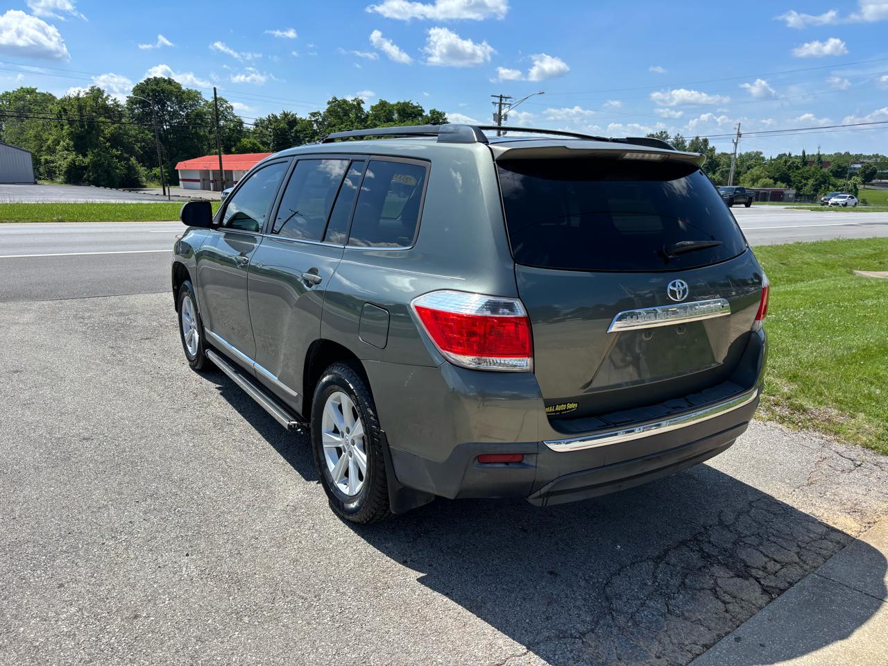 Toyota Highlander FWD 4dr I4 (Natl) 2013