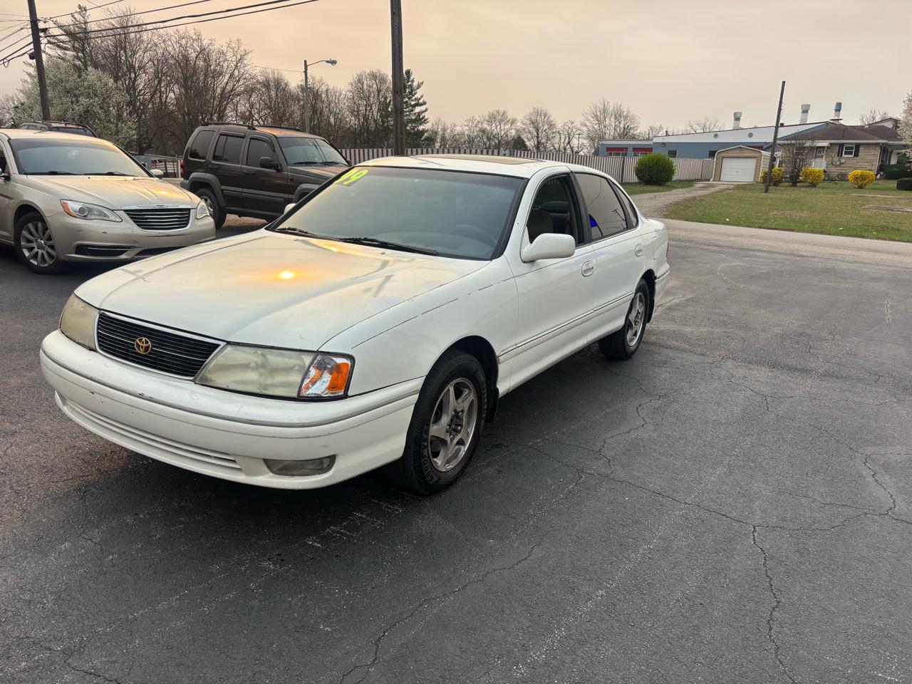 Toyota Avalon 4dr Sdn XL w/Bucket Seats 1999