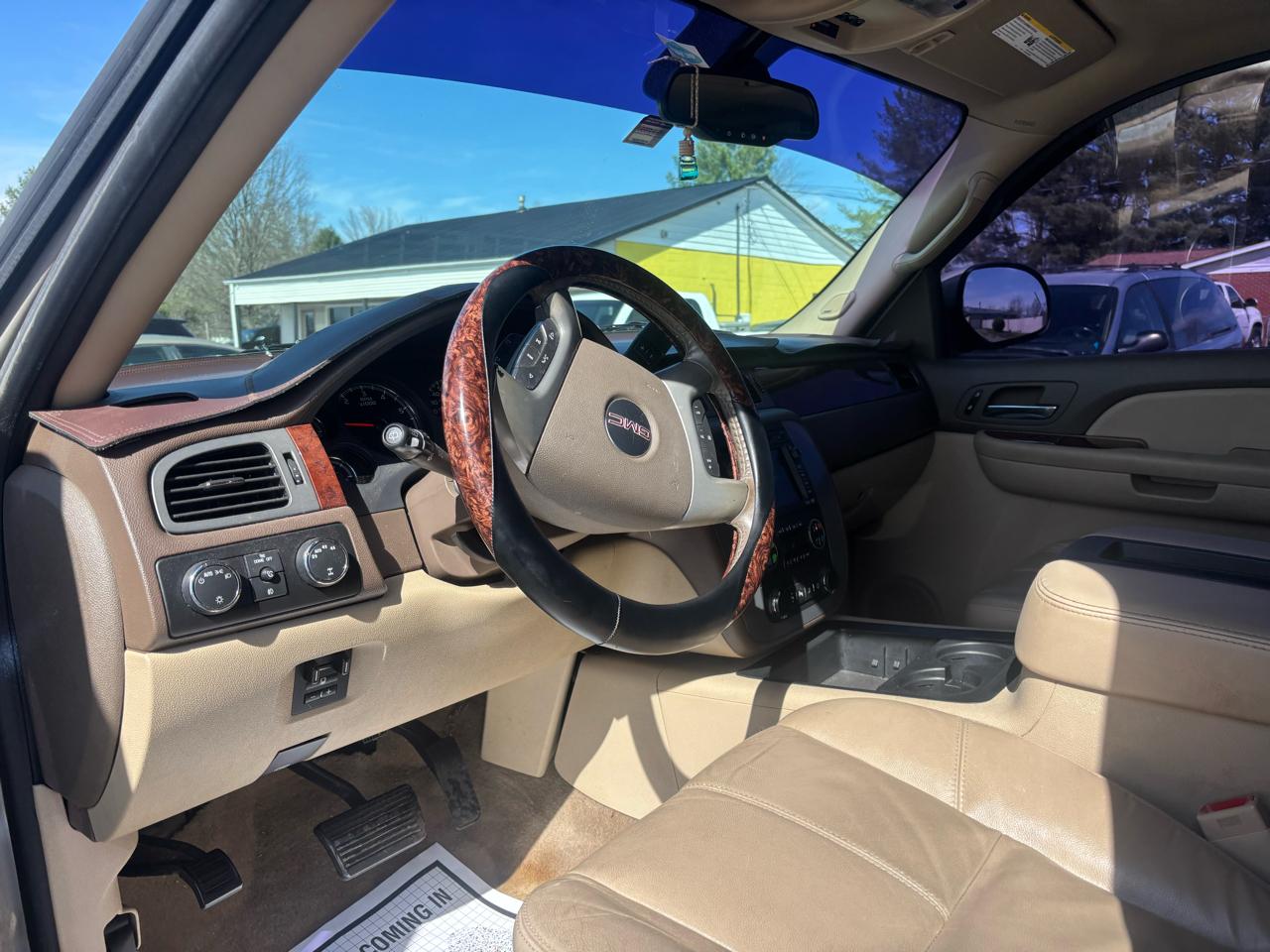 GMC Yukon XL 4WD 4dr 1500 SLT w/4SB 2009