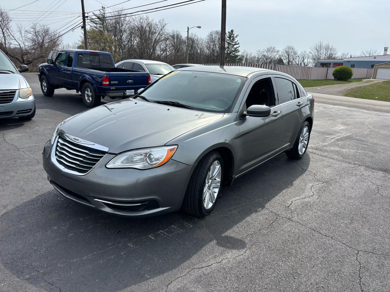 Chrysler 200 4dr Sdn Touring 2011