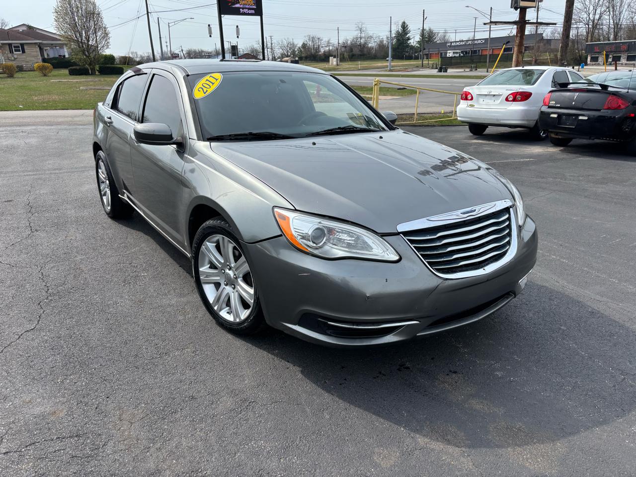 Chrysler 200 4dr Sdn Touring 2011