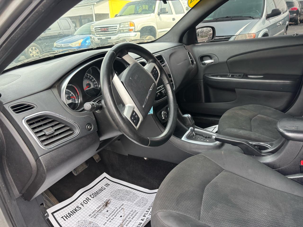 Chrysler 200 4dr Sdn Touring 2011