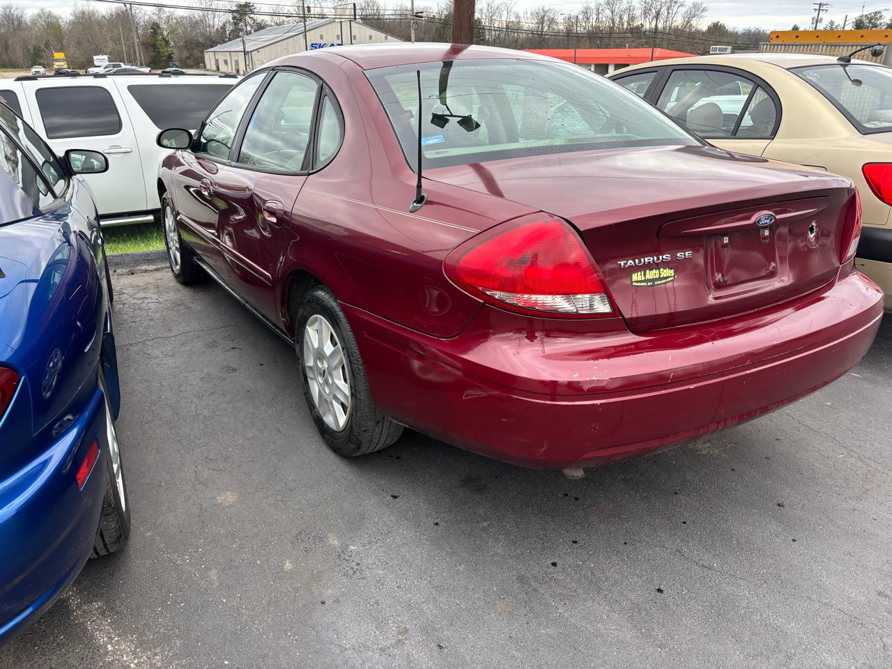 Ford Taurus 4dr Sdn SE 2005