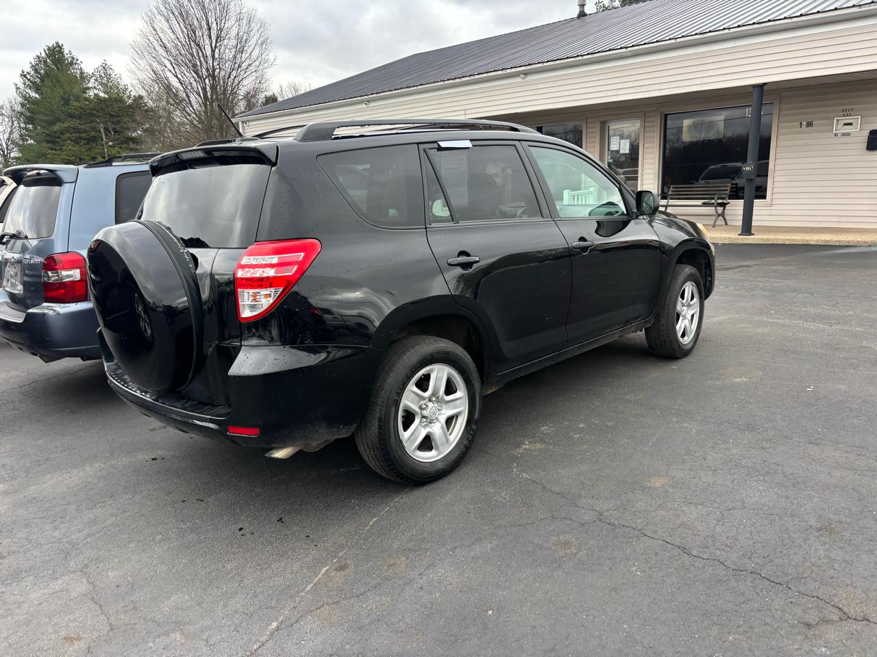 Toyota RAV4 FWD 4dr 4-cyl 4-Spd AT (Natl) 2011