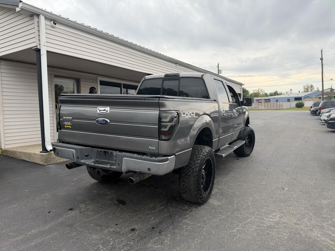Ford F-150 4WD SuperCrew 145" XL 2010