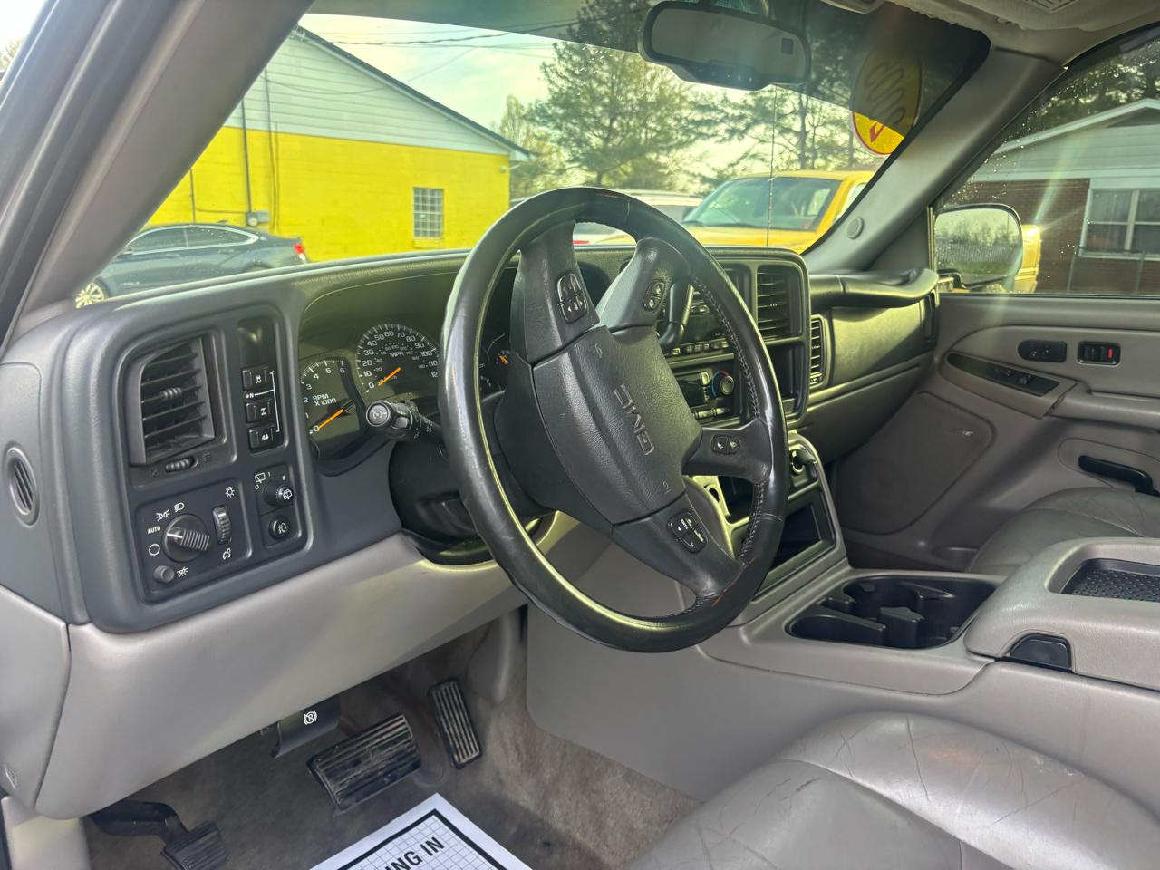 GMC Yukon 4dr 1500 4WD SLT 2004