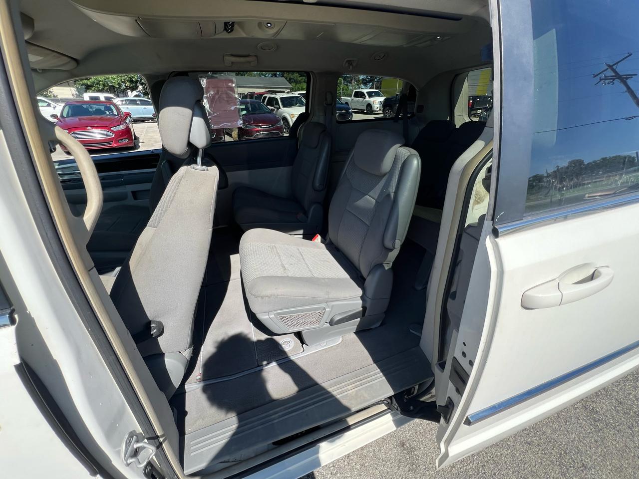 Chrysler Town & Country 4dr Wgn Touring 2010