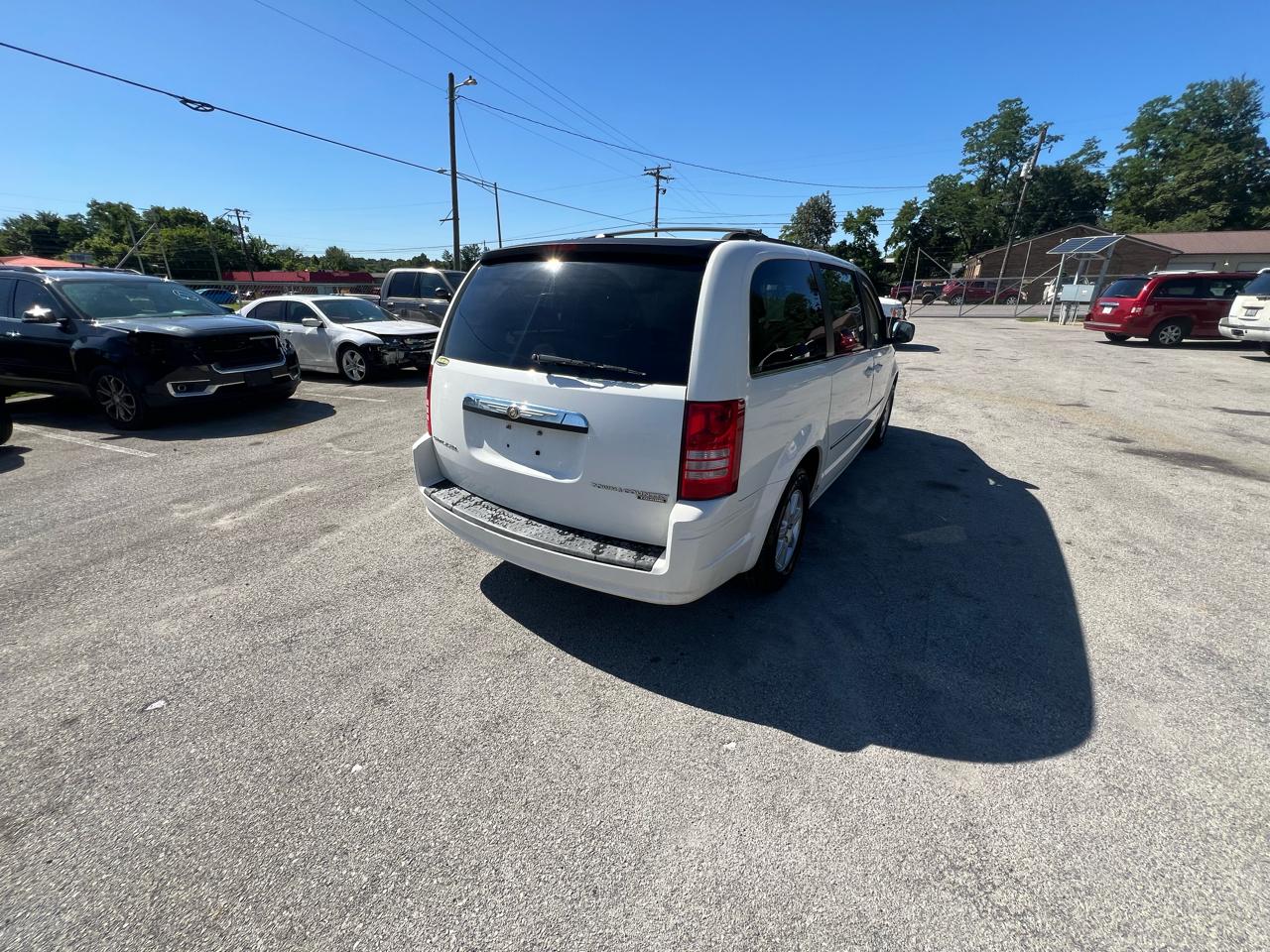 Chrysler Town & Country 4dr Wgn Touring 2010