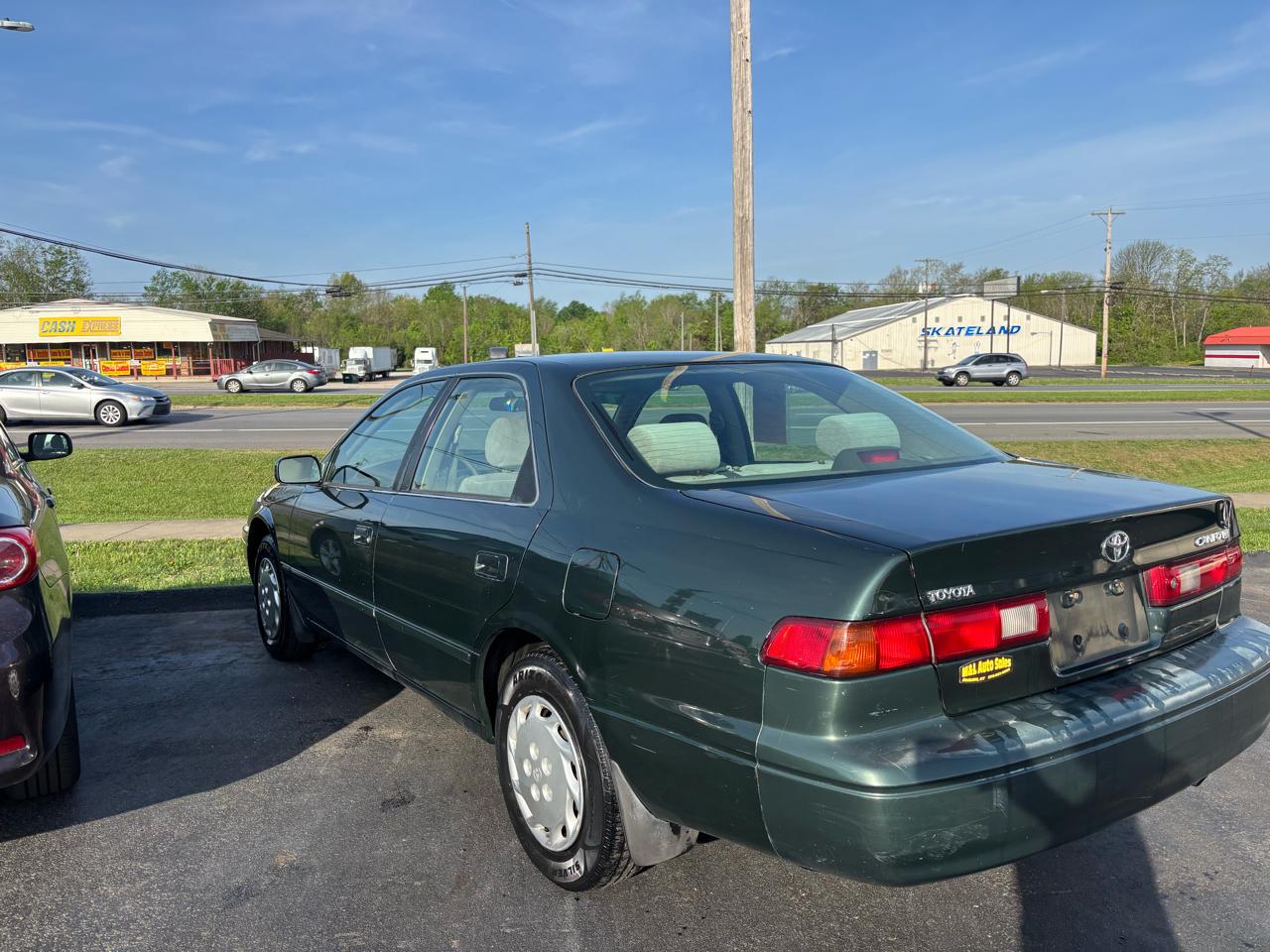 Toyota Camry 4dr Sdn LE Auto 1999