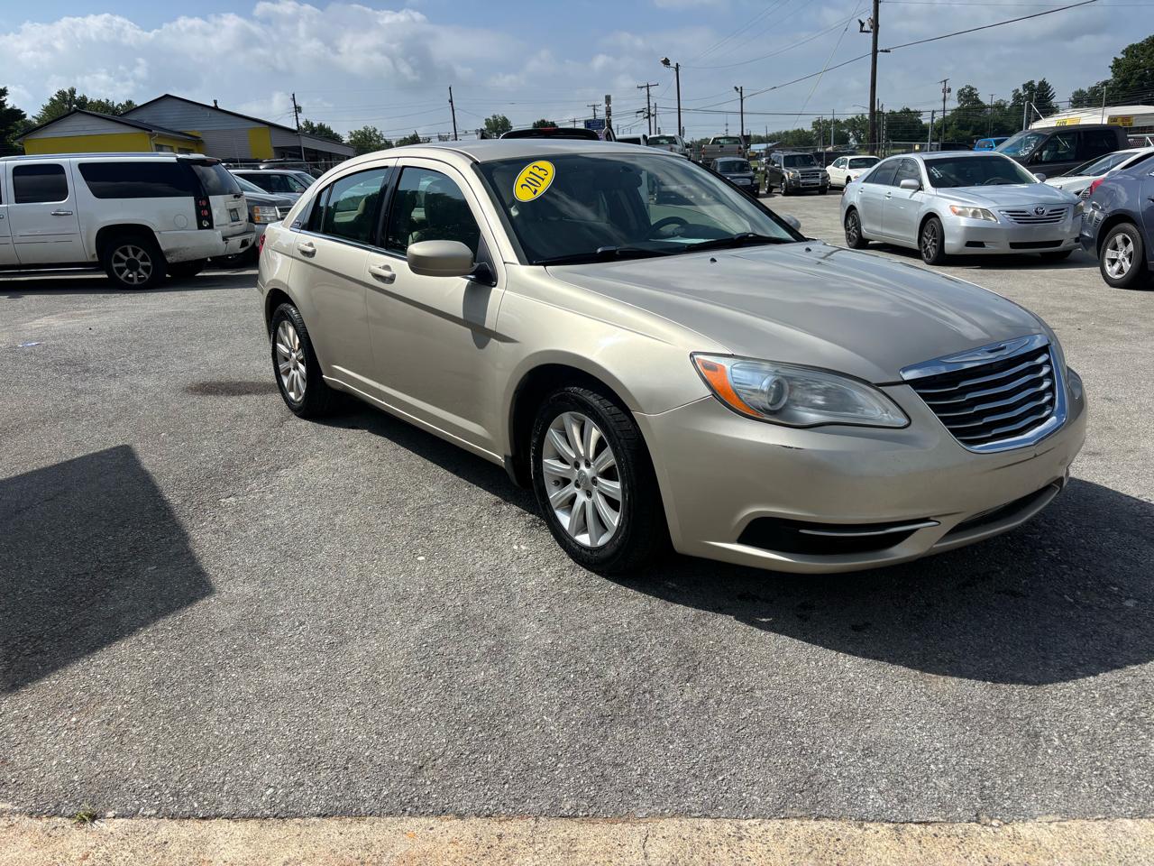 Chrysler 200 4dr Sdn Touring 2013