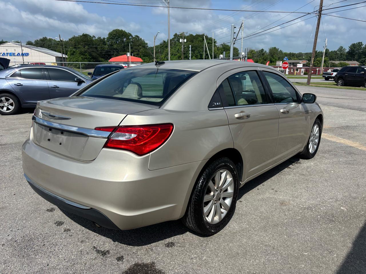 Chrysler 200 4dr Sdn Touring 2013