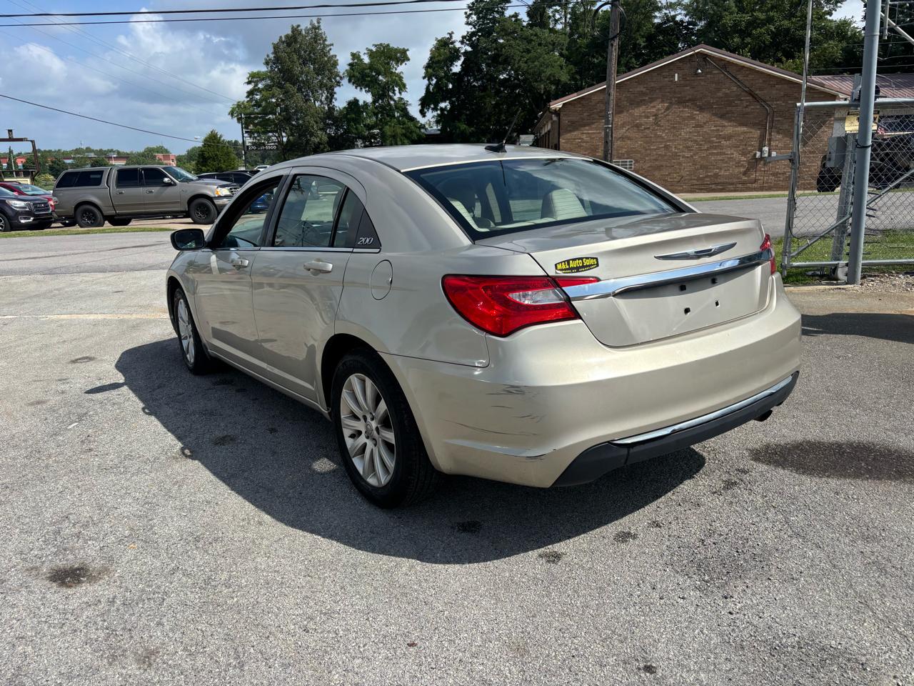 Chrysler 200 4dr Sdn Touring 2013