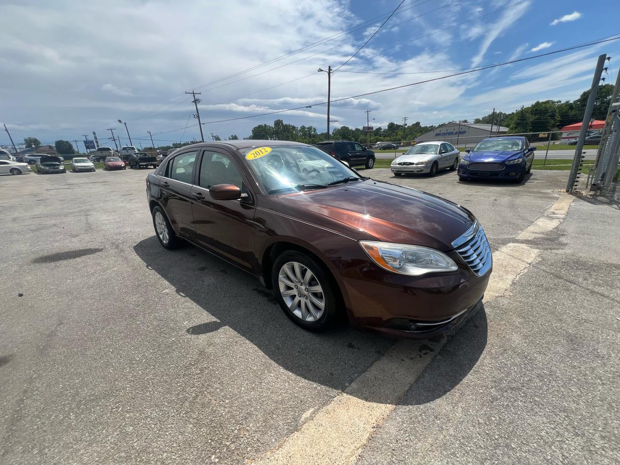 Chrysler 200 4dr Sdn Touring 2012