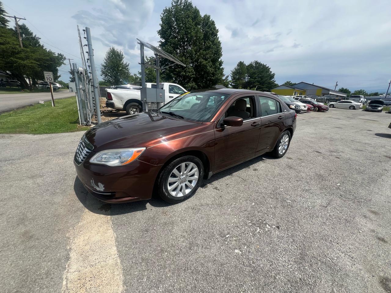 Chrysler 200 4dr Sdn Touring 2012