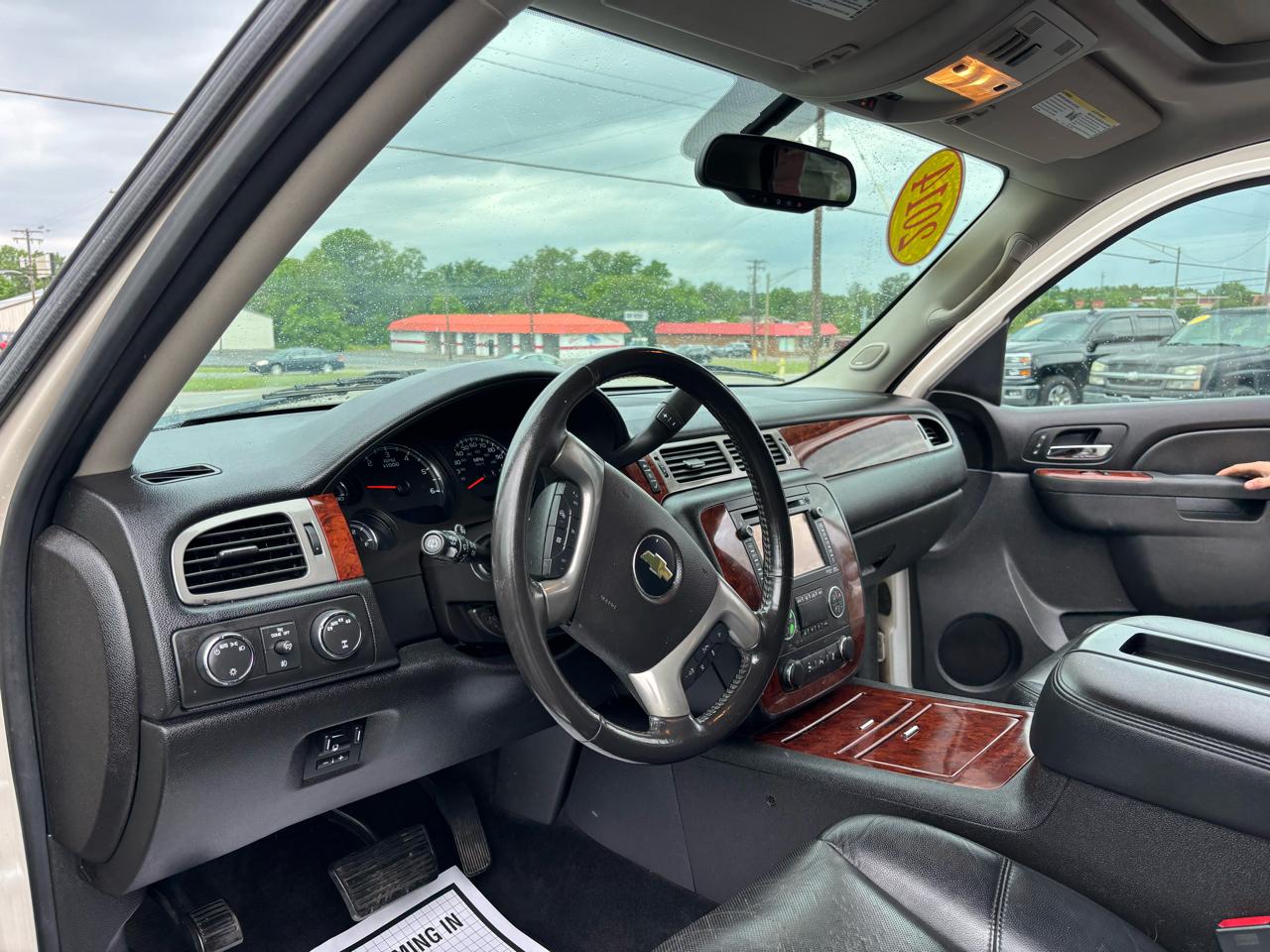 Chevrolet Suburban 4WD 4dr LTZ 2014