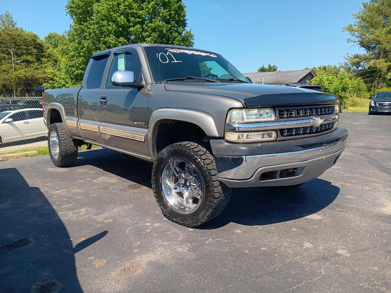 Chevrolet Silverado 1500 Ext Cab 143.5" WB 4WD LS 2001