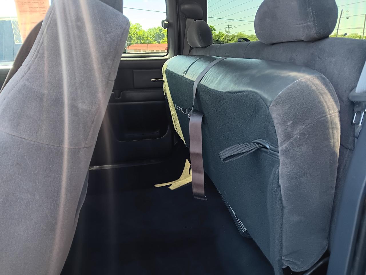 Chevrolet Silverado 1500 Ext Cab 143.5" WB 4WD LS 2001