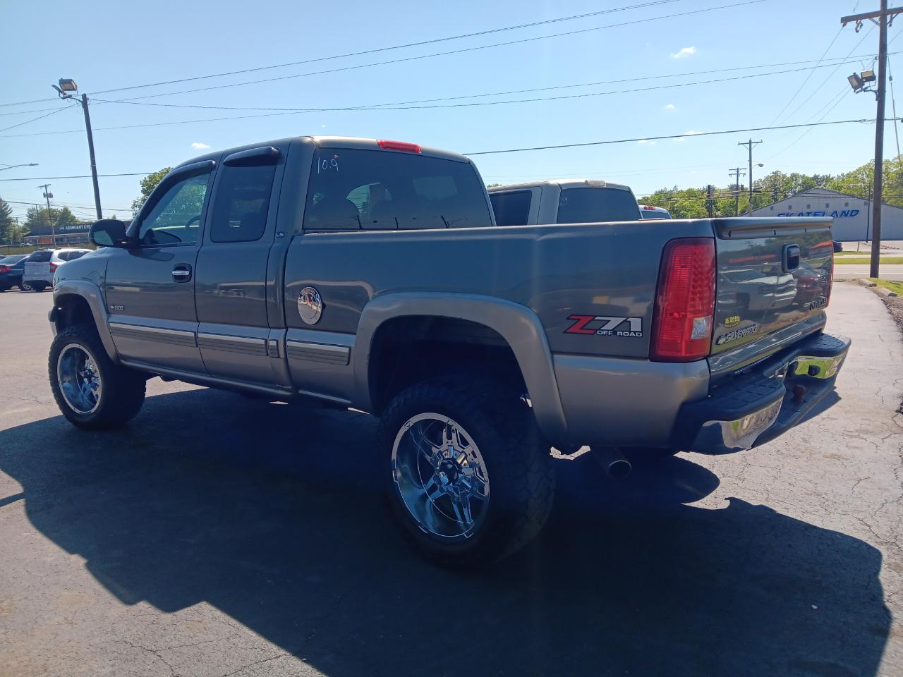 Chevrolet Silverado 1500 Ext Cab 143.5" WB 4WD LS 2001